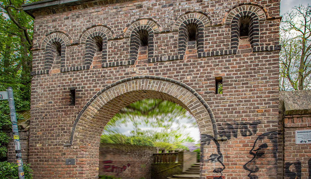 Ein mysteriöser Torbogen in der Kölner Südstadt